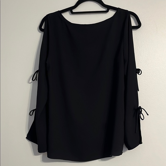 Wilfred‎ Aritzia long sleeve Cold Shoulder Top black - Picture 8 of 8